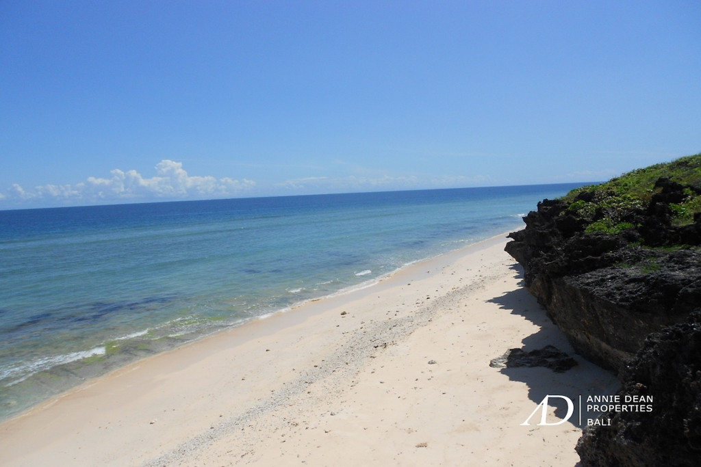 FREEHOLD  STUNNING WHITE BEACHFRONT LAND IN SUMBA