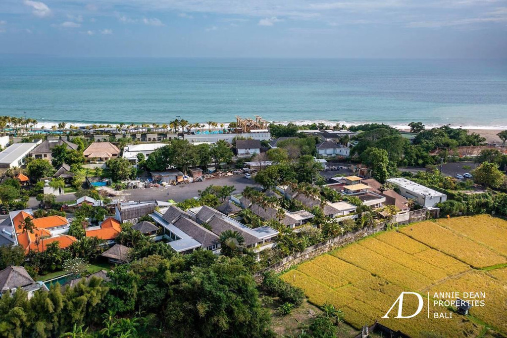 LEASEHOLD 4-VILLA COMPLEX 16 BEDROOMS, WALKING DISTANCE TO THE BEACH IN BERAWA 