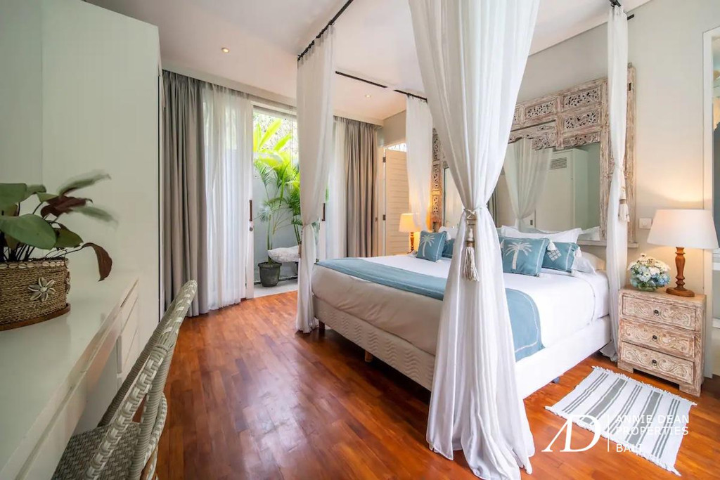 LEASEHOLD 4-VILLA COMPLEX 16 BEDROOMS, WALKING DISTANCE TO THE BEACH IN BERAWA 