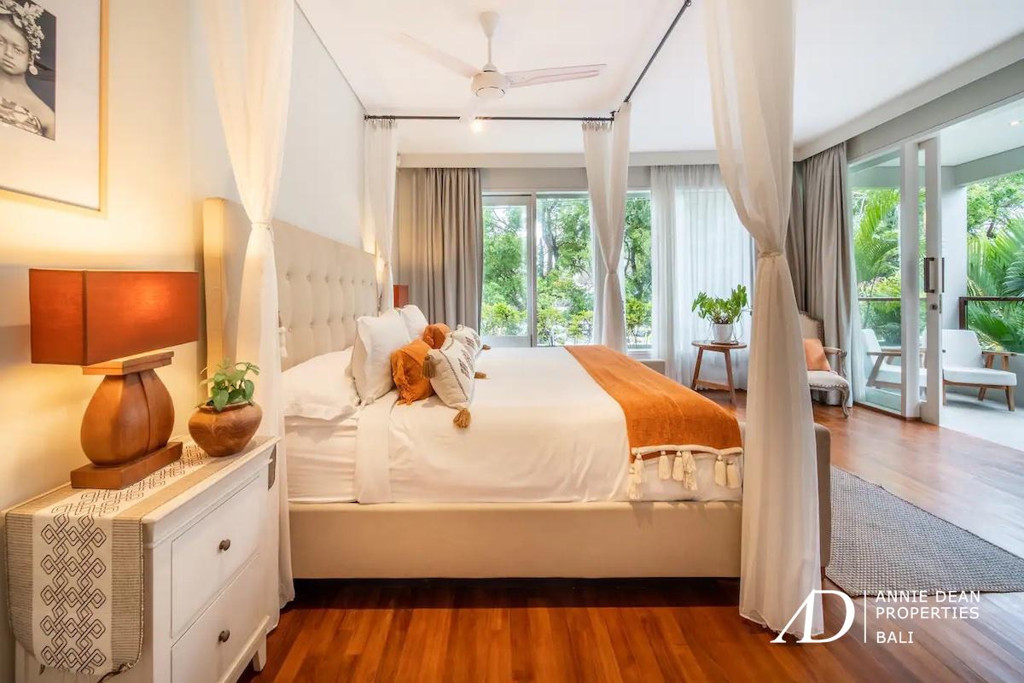 LEASEHOLD 4-VILLA COMPLEX 16 BEDROOMS, WALKING DISTANCE TO THE BEACH IN BERAWA 