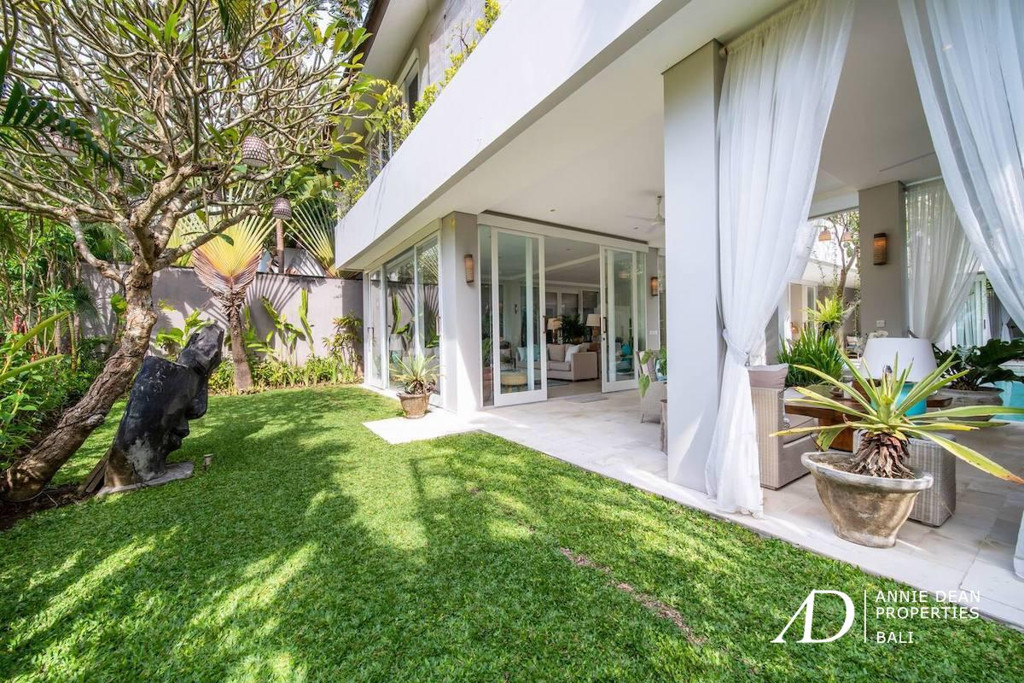 LEASEHOLD 4-VILLA COMPLEX 16 BEDROOMS, WALKING DISTANCE TO THE BEACH IN BERAWA 