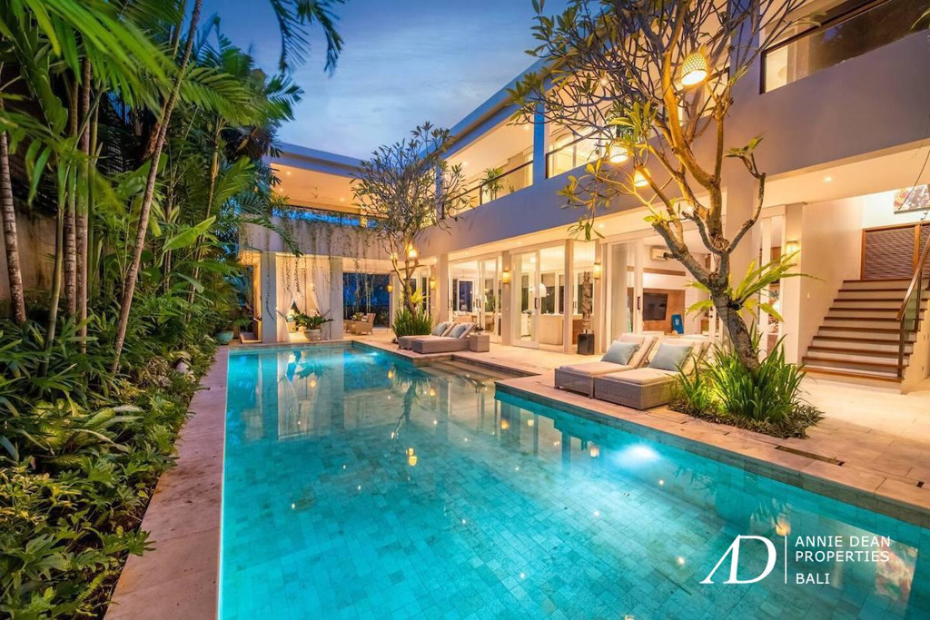 LEASEHOLD 4-VILLA COMPLEX 16 BEDROOMS, WALKING DISTANCE TO THE BEACH IN BERAWA 