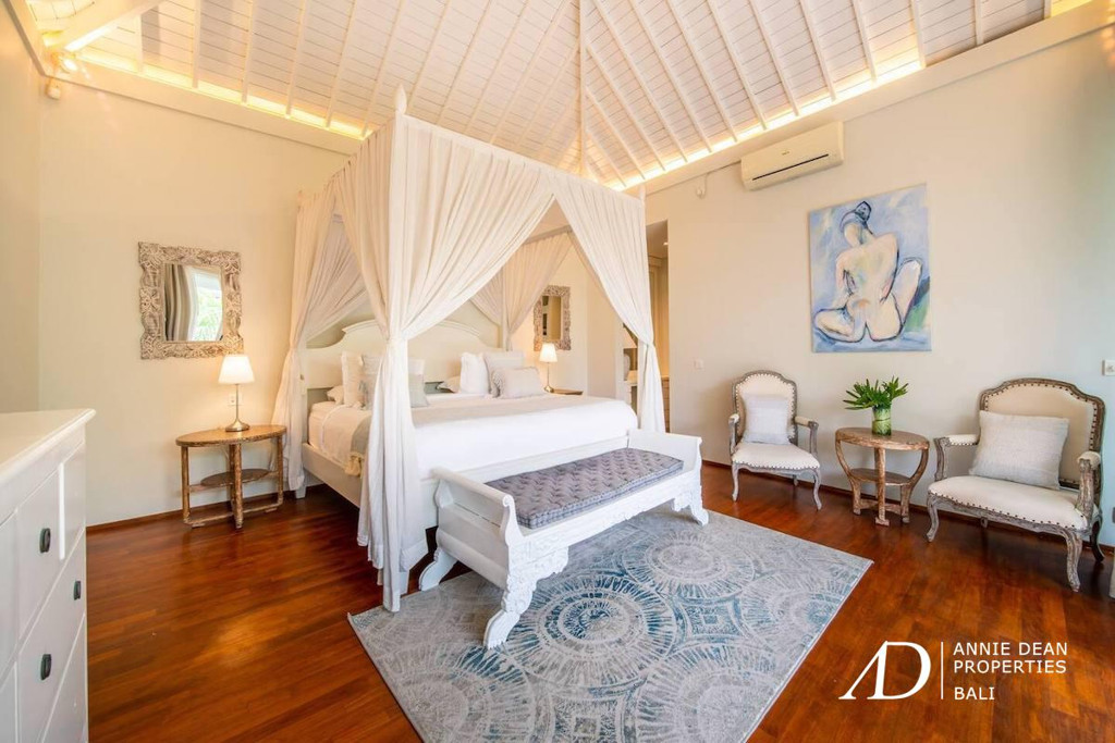 LEASEHOLD 4-VILLA COMPLEX 16 BEDROOMS, WALKING DISTANCE TO THE BEACH IN BERAWA 