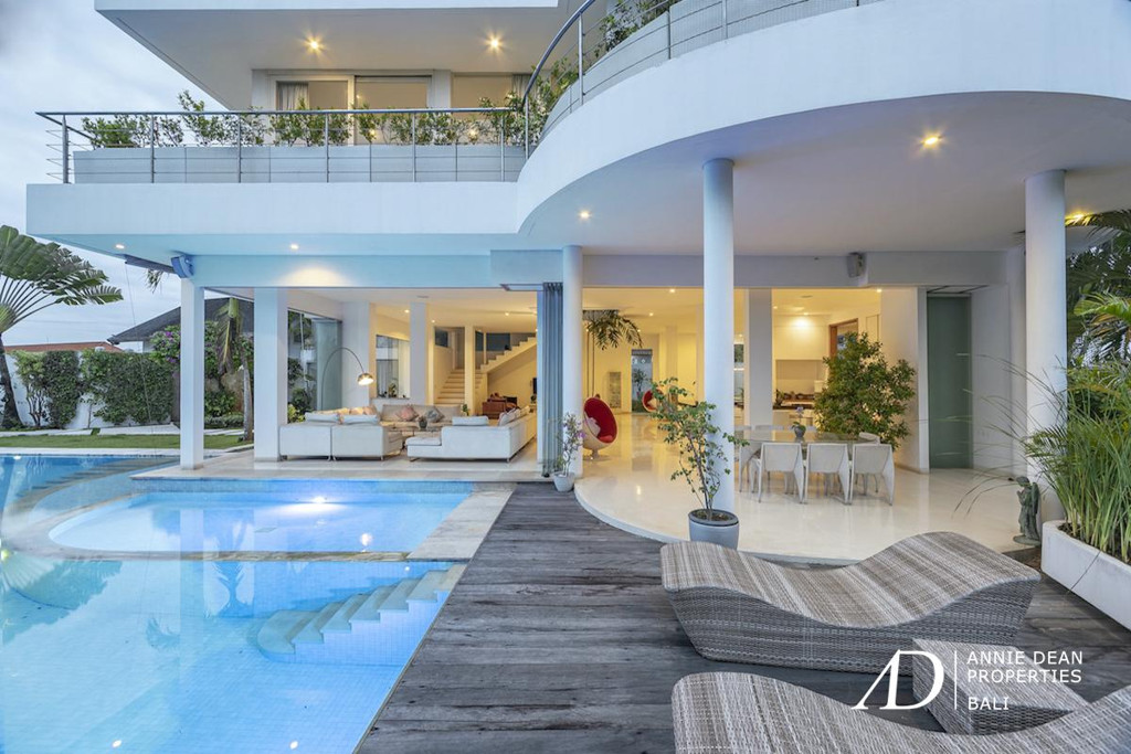 FREEHOLD | ESTATE LUXURY RESIDENCE & HIGH-YIELD RETREAT OPPORTUNITY