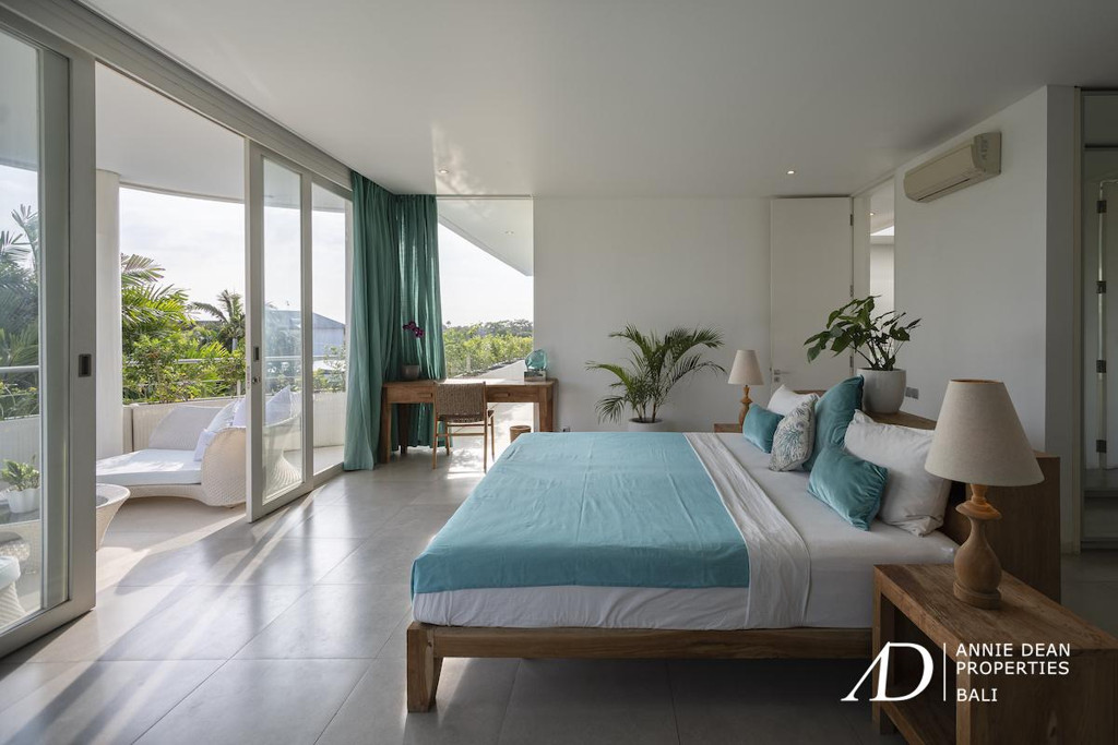 FREEHOLD | ESTATE LUXURY RESIDENCE & HIGH-YIELD RETREAT OPPORTUNITY