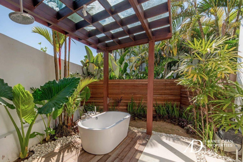 FREEHOLD | ESTATE LUXURY RESIDENCE & HIGH-YIELD RETREAT OPPORTUNITY