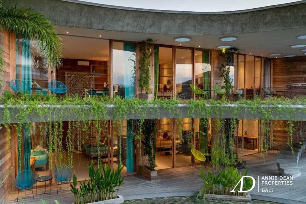 FREEHOLD | ESTATE LUXURY RESIDENCE & HIGH-YIELD RETREAT OPPORTUNITY