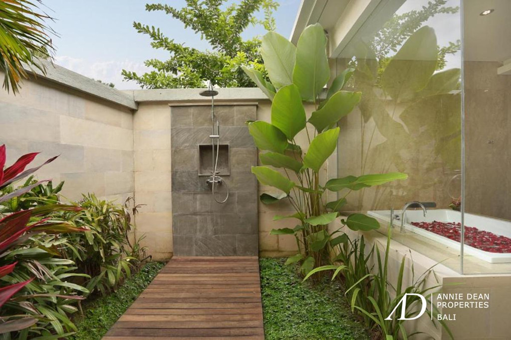 FREEHOLD | BOUTIQUE VILLA COMPLEX WITH 6 PRIVATE POOL VILLAS | NEAR UBUD