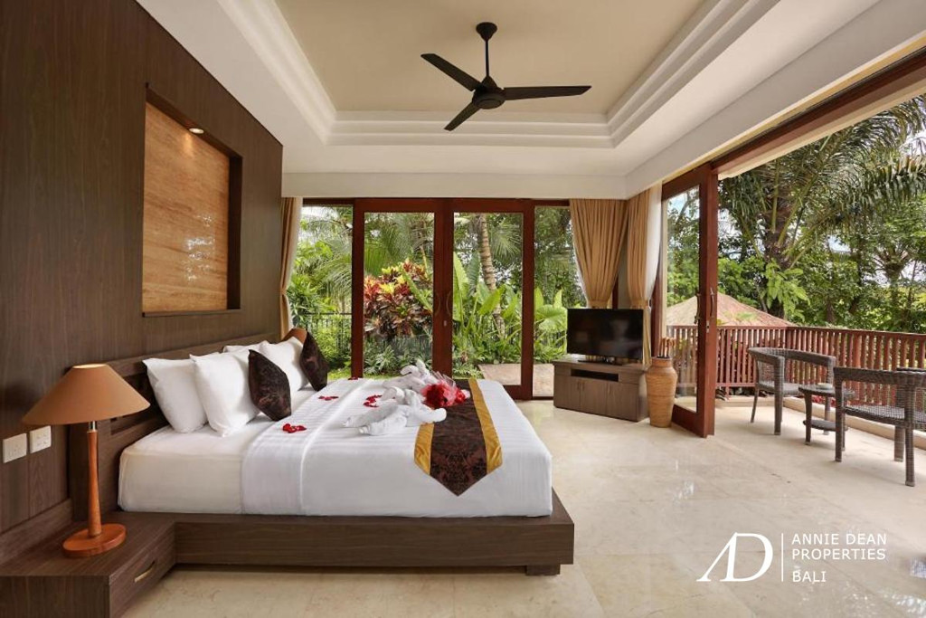FREEHOLD | BOUTIQUE VILLA COMPLEX WITH 6 PRIVATE POOL VILLAS | NEAR UBUD