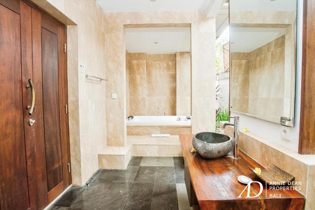 FREEHOLD | BOUTIQUE VILLA COMPLEX WITH 6 PRIVATE POOL VILLAS | NEAR UBUD