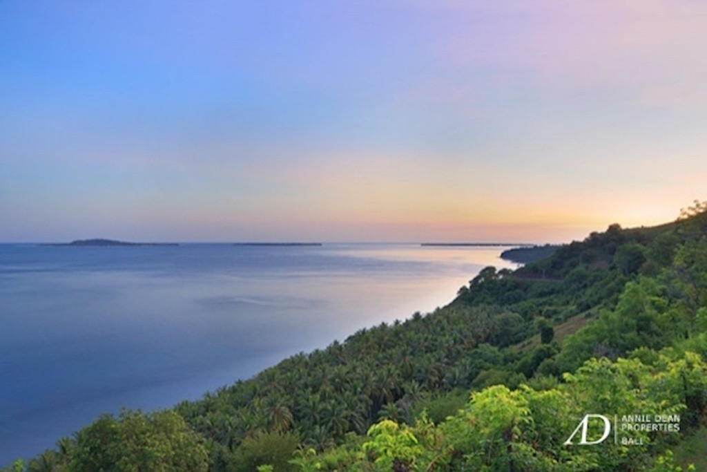 FREEHOLD HILLSIDE AND BEACHFRONT LAND IN NIPAH LOMBOK ISLAND