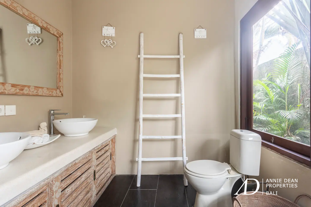 LEASEHOLD SINGLE LEVEL 3-BEDROOM VILLA IN SEMINYAK