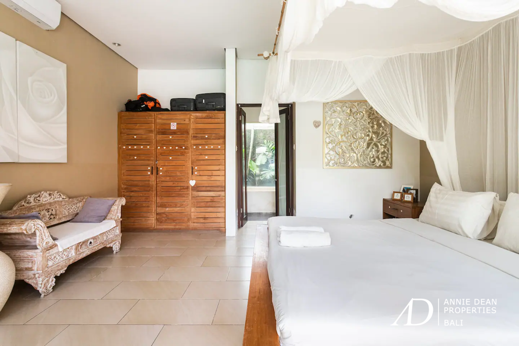 LEASEHOLD SINGLE LEVEL 3-BEDROOM VILLA IN SEMINYAK
