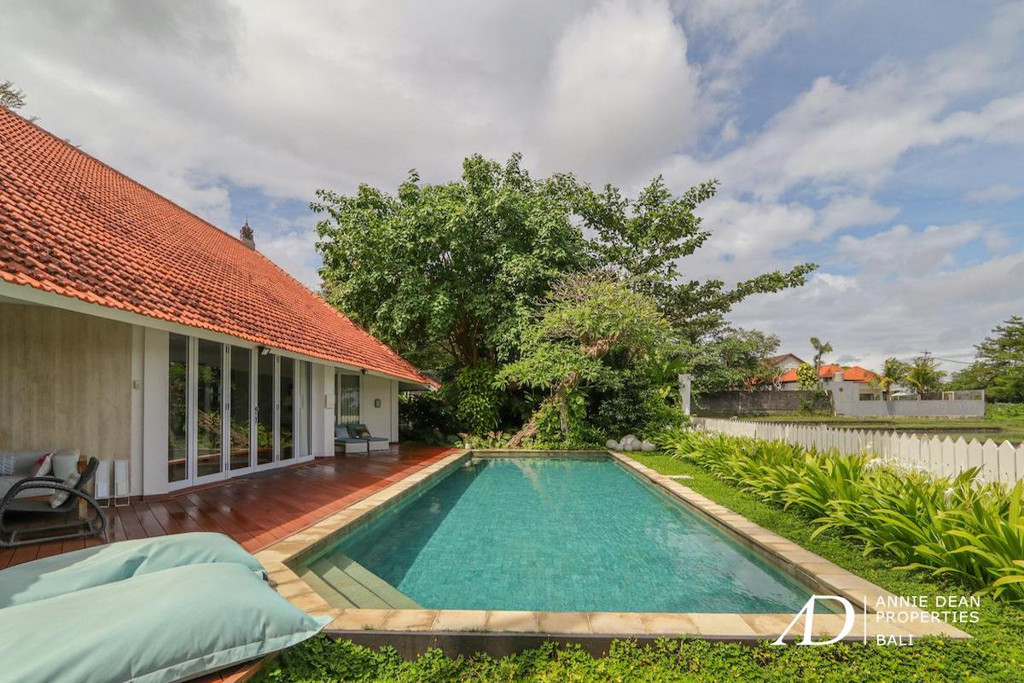 FREEHOLD MODERN BALINESE DESIGN VILLA AND APARTMENT
