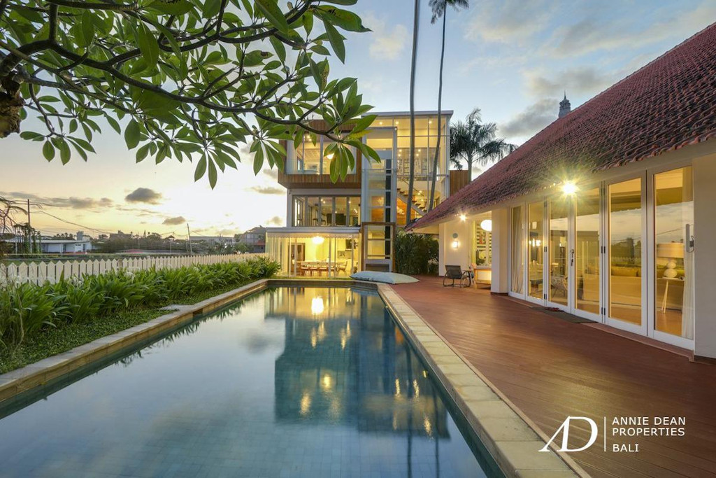 FREEHOLD MODERN BALINESE DESIGN VILLA AND APARTMENT