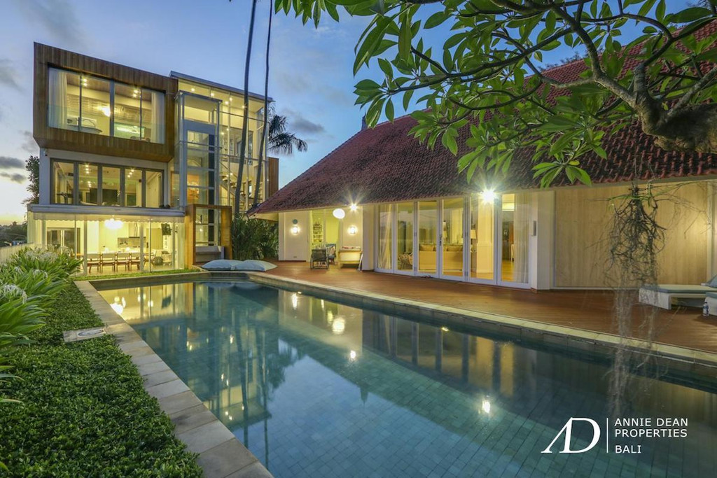 FREEHOLD MODERN BALINESE DESIGN VILLA AND APARTMENT