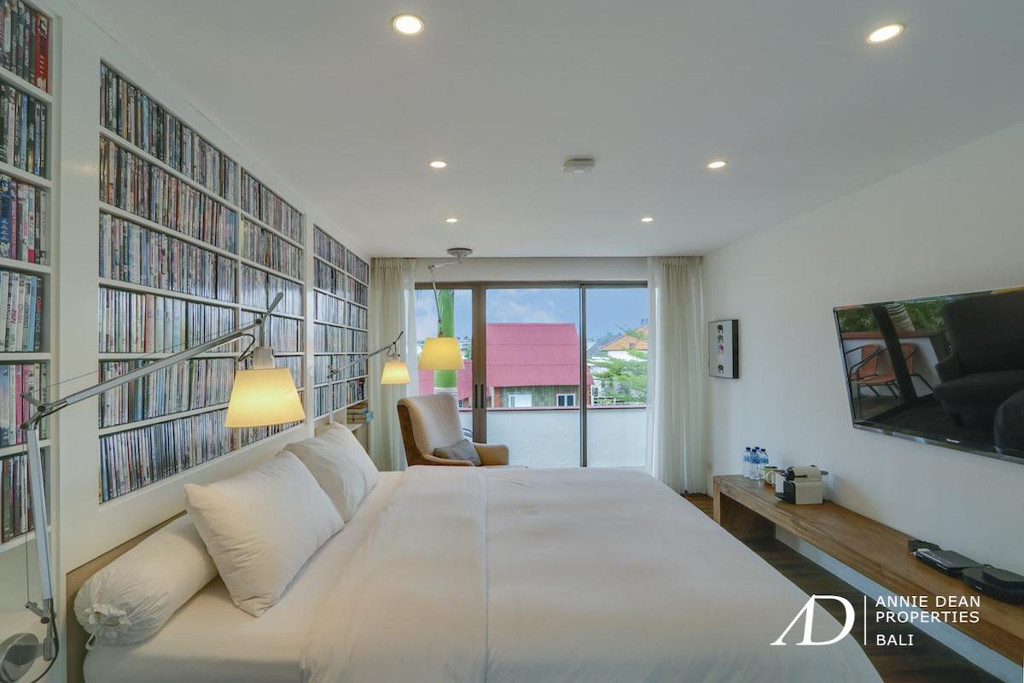 FREEHOLD MODERN BALINESE DESIGN VILLA AND APARTMENT