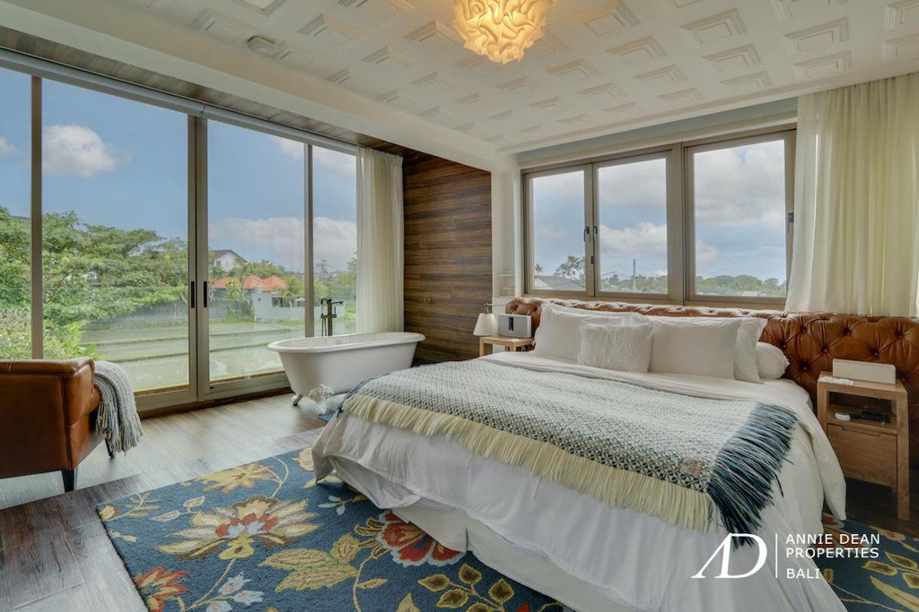 FREEHOLD MODERN BALINESE DESIGN VILLA AND APARTMENT