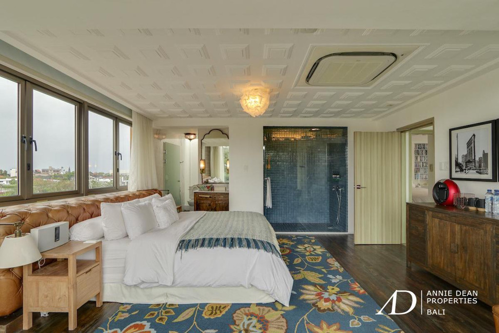 FREEHOLD MODERN BALINESE DESIGN VILLA AND APARTMENT