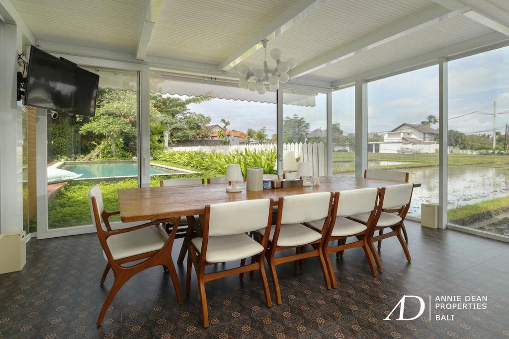 FREEHOLD MODERN BALINESE DESIGN VILLA AND APARTMENT