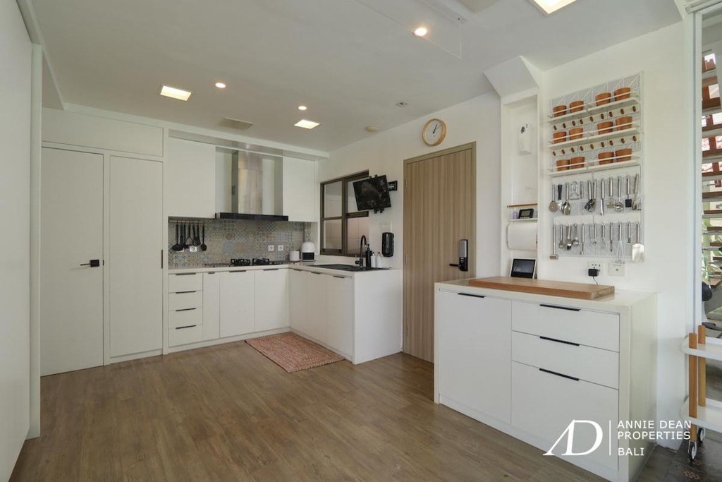 FREEHOLD MODERN BALINESE DESIGN VILLA AND APARTMENT