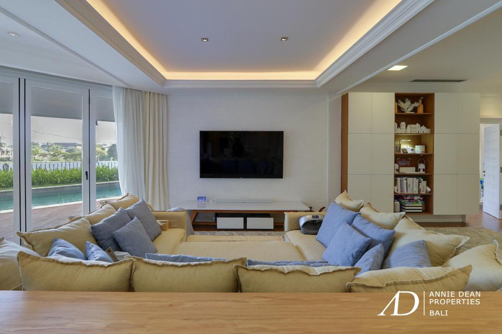 FREEHOLD MODERN BALINESE DESIGN VILLA AND APARTMENT