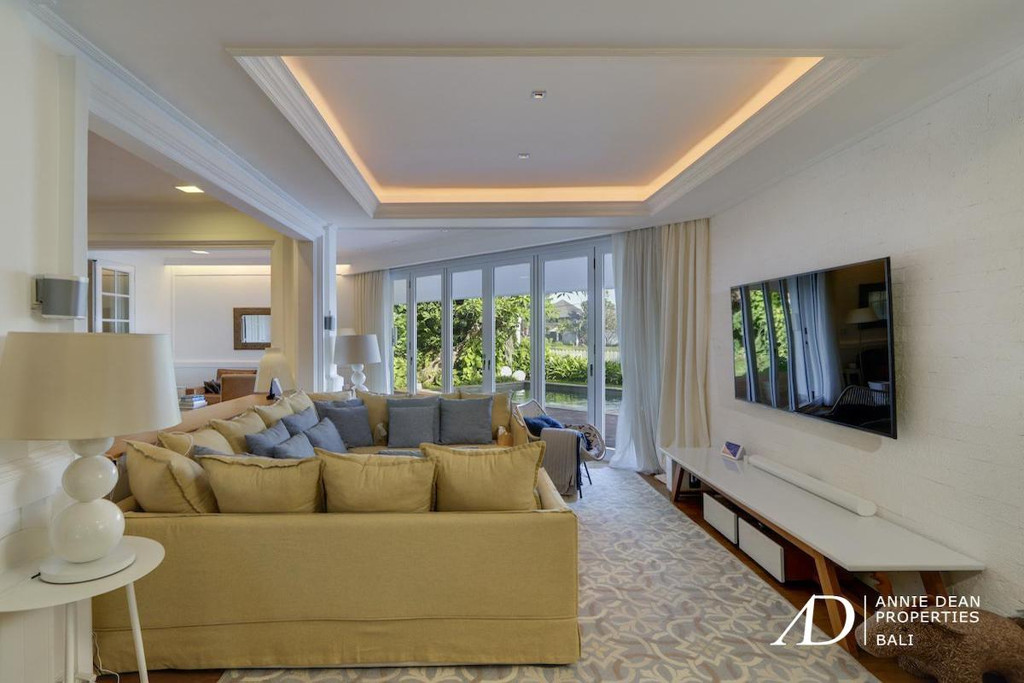 FREEHOLD MODERN BALINESE DESIGN VILLA AND APARTMENT