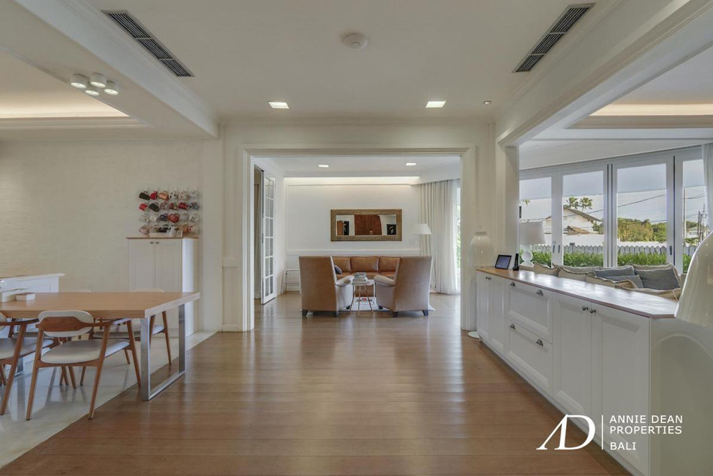 FREEHOLD MODERN BALINESE DESIGN VILLA AND APARTMENT