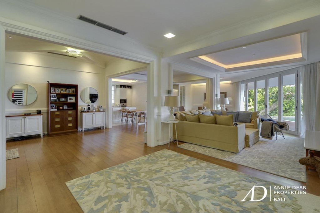 FREEHOLD MODERN BALINESE DESIGN VILLA AND APARTMENT