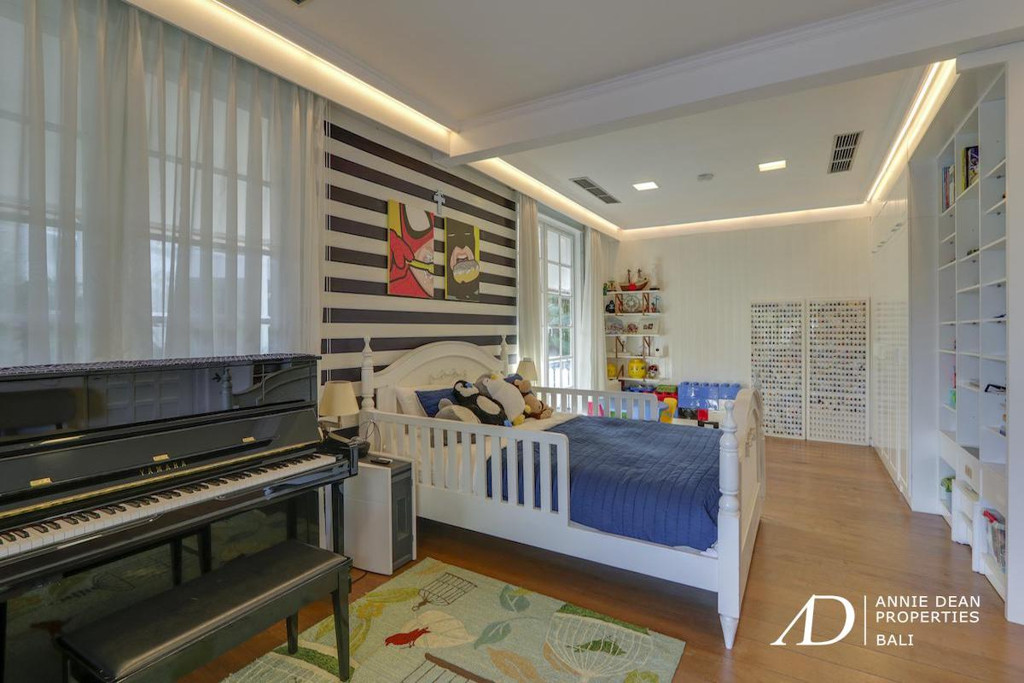 FREEHOLD MODERN BALINESE DESIGN VILLA AND APARTMENT