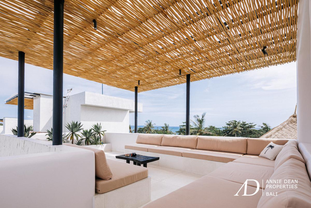 LEASEHOLD MEDITERRANEAN-STYLE VILLA IN SESEH BEACH 