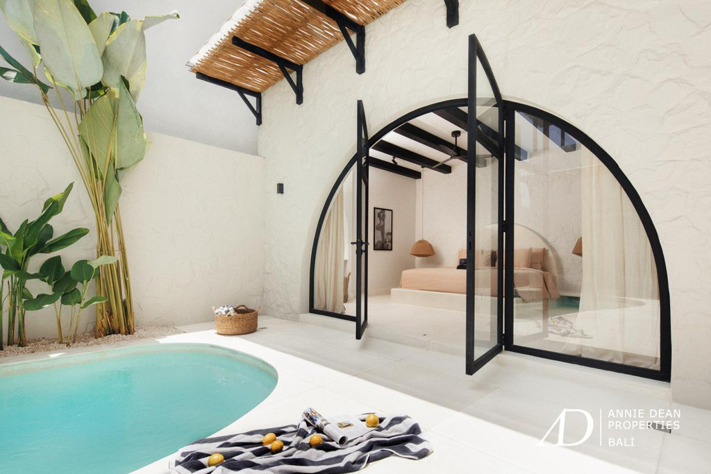LEASEHOLD MEDITERRANEAN-STYLE VILLA IN SESEH BEACH