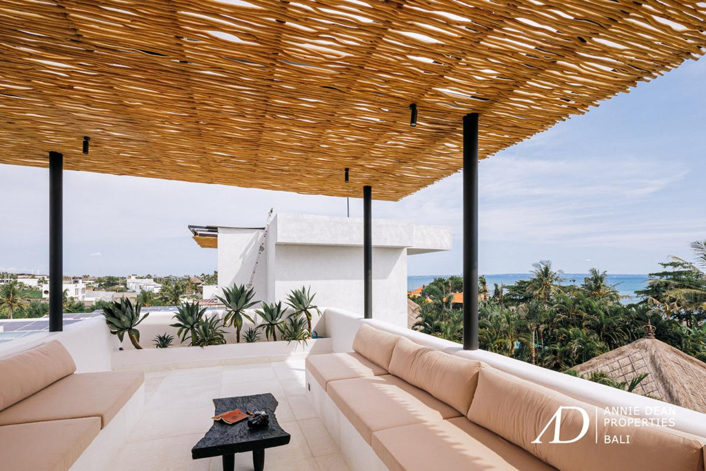 LEASEHOLD MEDITERRANEAN-STYLE VILLA IN SESEH BEACH 