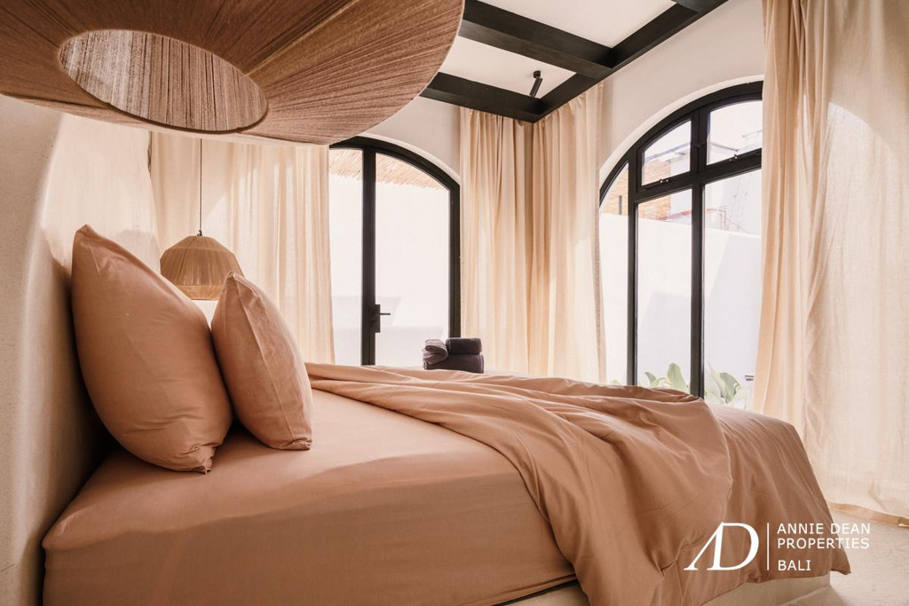 LEASEHOLD MEDITERRANEAN-STYLE VILLA IN SESEH BEACH 