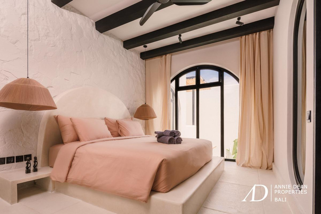 LEASEHOLD MEDITERRANEAN-STYLE VILLA IN SESEH BEACH 