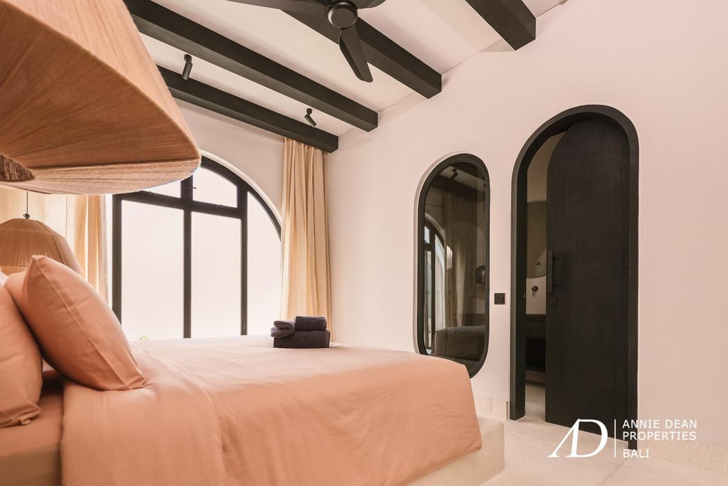 LEASEHOLD MEDITERRANEAN-STYLE VILLA IN SESEH BEACH 