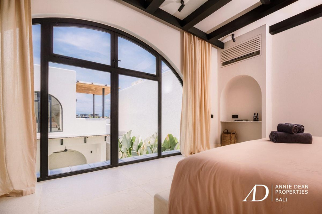 LEASEHOLD MEDITERRANEAN-STYLE VILLA IN SESEH BEACH 