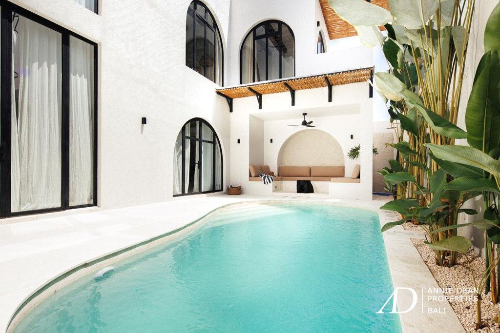 LEASEHOLD MEDITERRANEAN-STYLE VILLA IN SESEH BEACH
