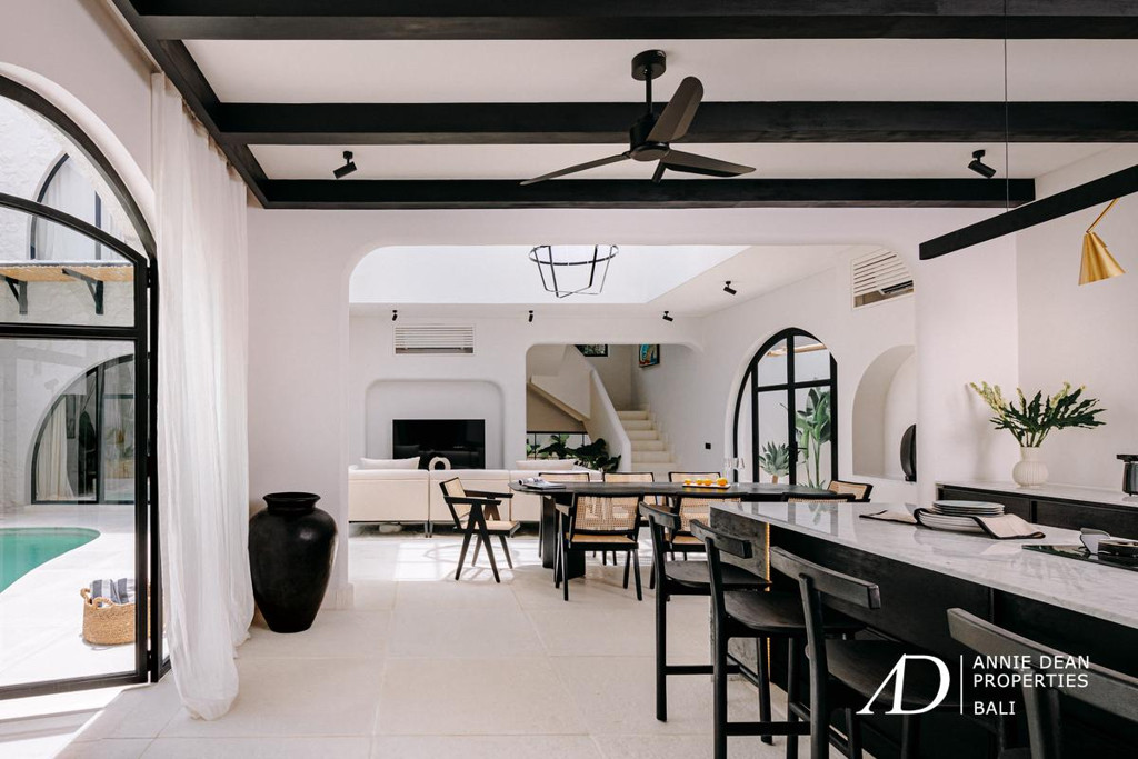 LEASEHOLD MEDITERRANEAN-STYLE VILLA IN SESEH BEACH 