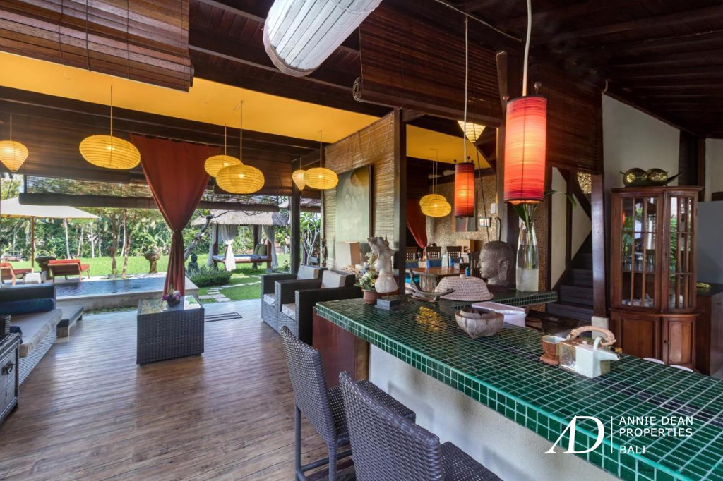 LEASEHOLD 3 BEDROOM  VILLA SURROUNDED BY RICE FIELDS IN UBUD 