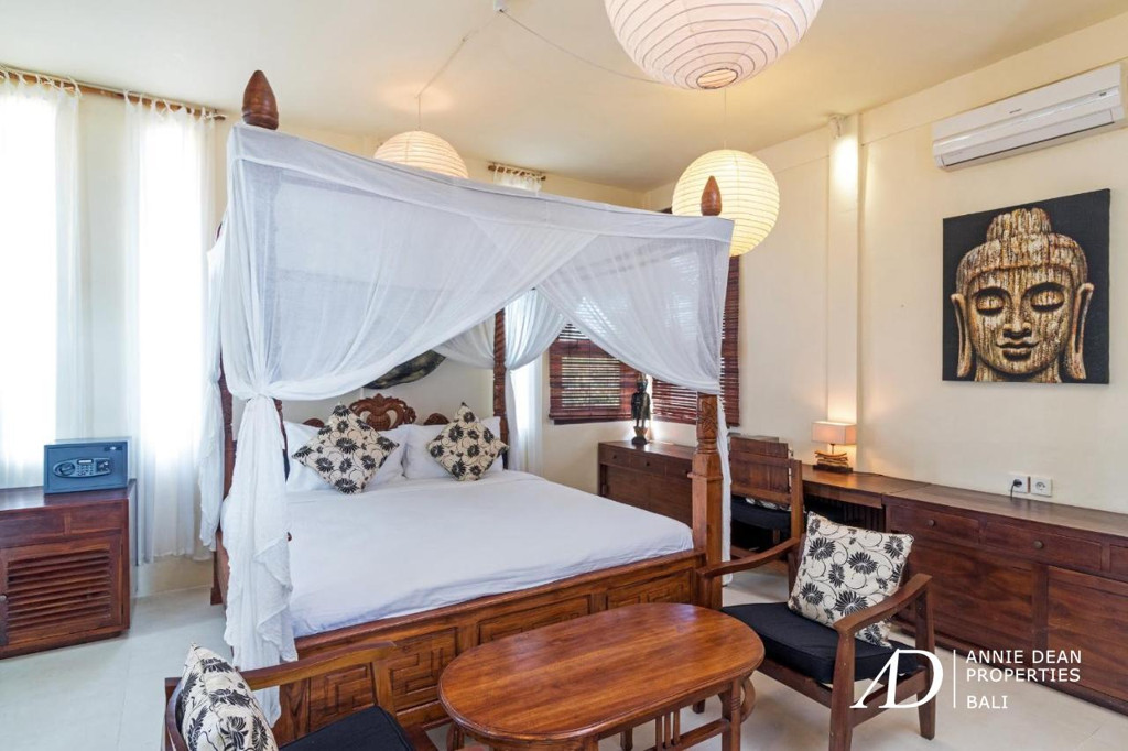 LEASEHOLD 3 BEDROOM  VILLA SURROUNDED BY RICE FIELDS IN UBUD 