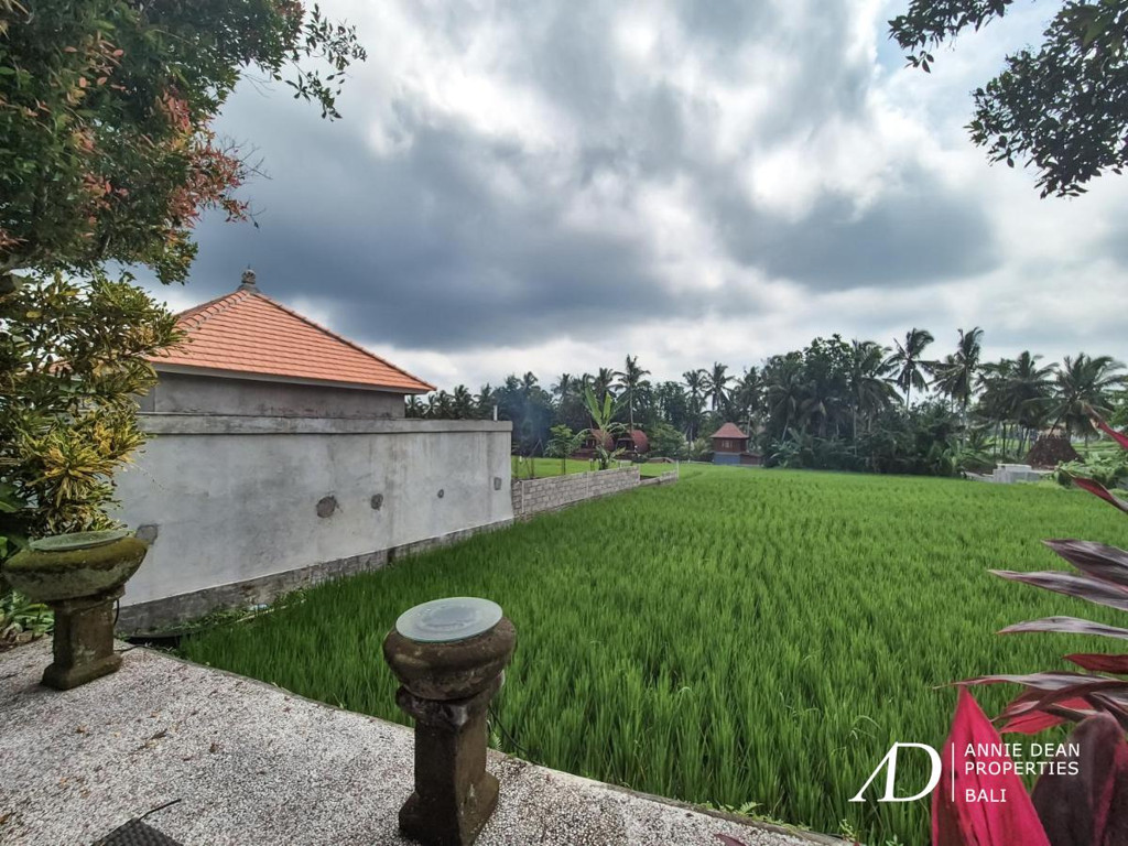LEASEHOLD 3 BEDROOM  VILLA SURROUNDED BY RICE FIELDS IN UBUD 