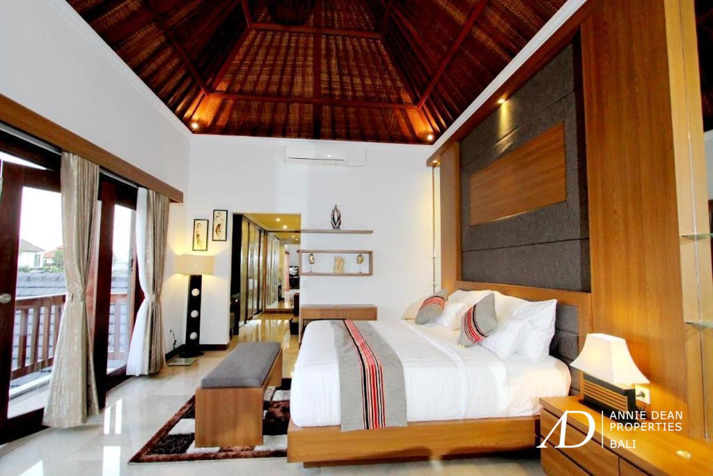 YEARLY RENTAL MODERN BALINESE STYLE VILLA IN BERAWA 