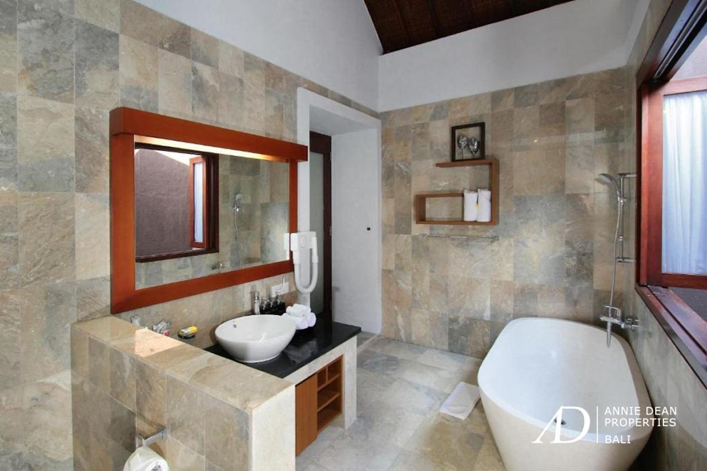 YEARLY RENTAL MODERN BALINESE STYLE VILLA IN BERAWA 