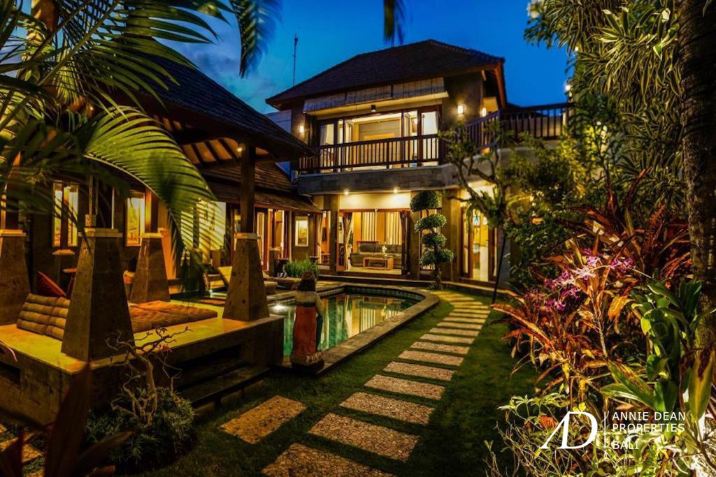 YEARLY RENTAL MODERN BALINESE STYLE VILLA IN BERAWA 