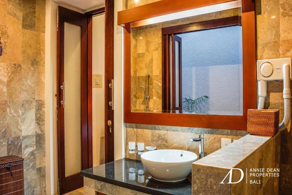 YEARLY RENTAL MODERN BALINESE STYLE VILLA IN BERAWA 