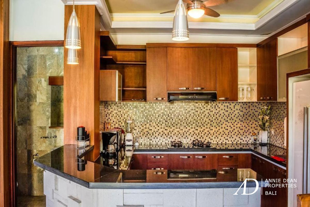 YEARLY RENTAL MODERN BALINESE STYLE VILLA IN BERAWA 