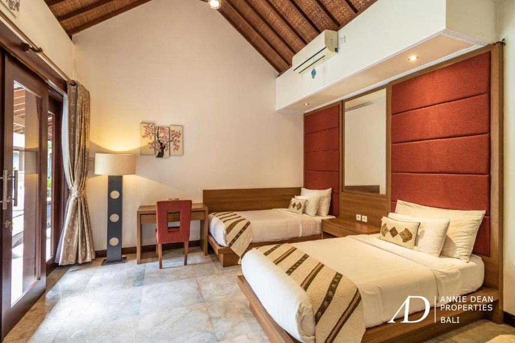 YEARLY RENTAL MODERN BALINESE STYLE VILLA IN BERAWA 