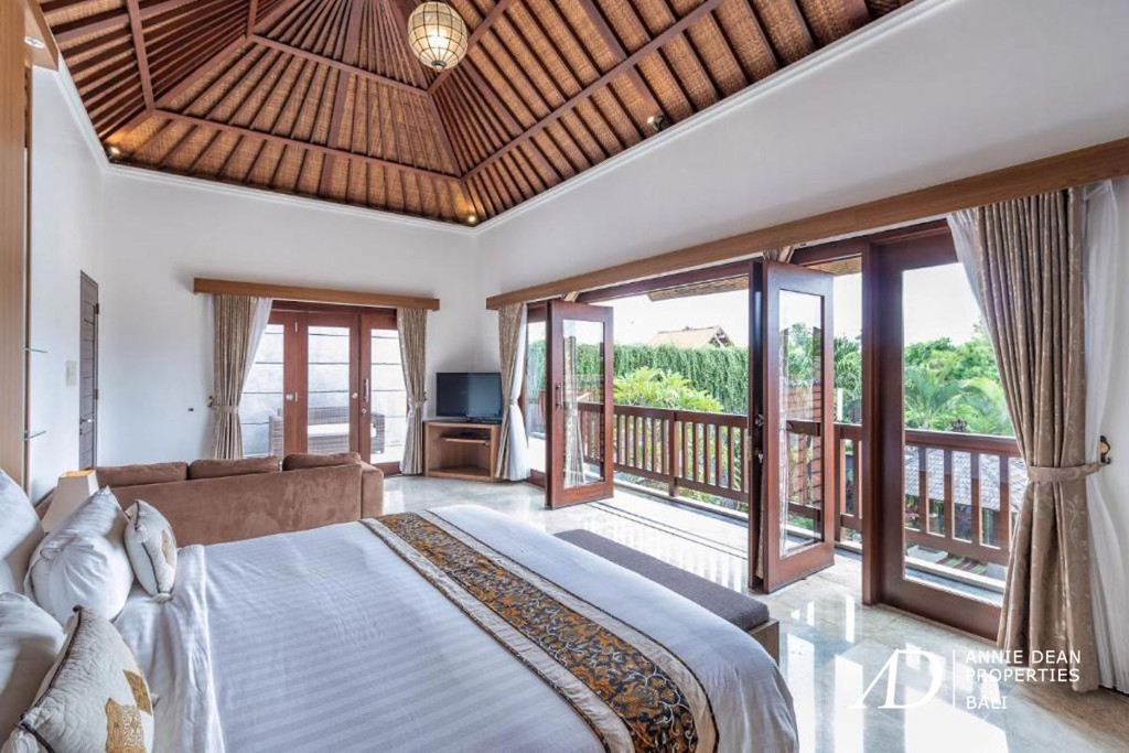 YEARLY RENTAL MODERN BALINESE STYLE VILLA IN BERAWA 