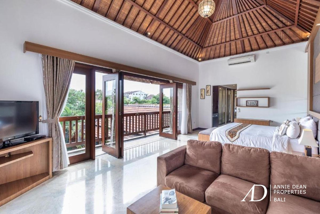 YEARLY RENTAL MODERN BALINESE STYLE VILLA IN BERAWA 